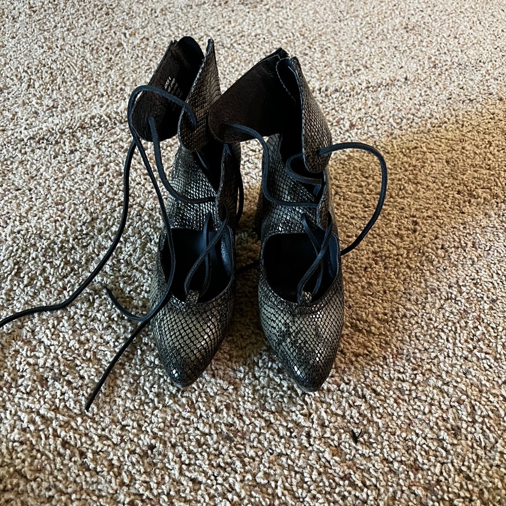 Women’s strapy heels with snake print bootie size 9